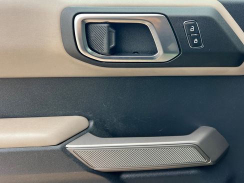 Used 2023 Ford Bronco Wildtrak image 12