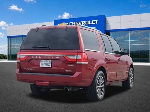 Used 2016 Lincoln Navigator Select RWD image 5
