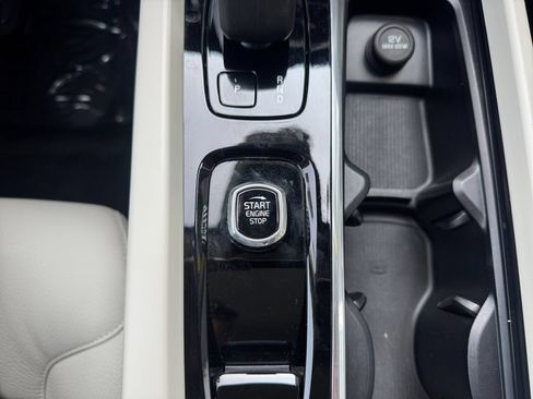 Certified 2024 Volvo XC60 B5 Plus w/ Climate Package AWD/4WD image 18
