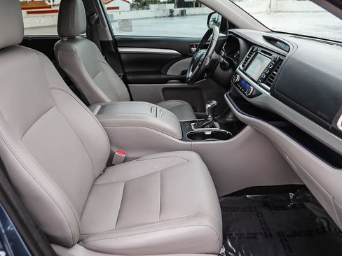 Used 2017 Toyota Highlander XLE image 15