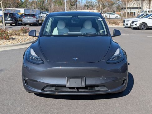 Used 2022 Tesla Model Y Performance image 8