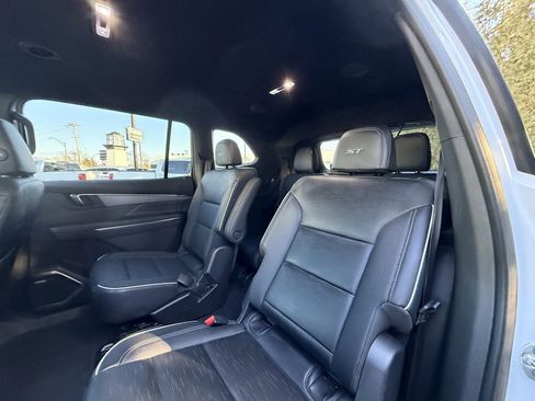 Used 2025 Buick Enclave Sport Touring image 24