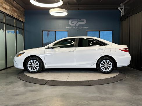 Used 2017 Toyota Camry LE image 6