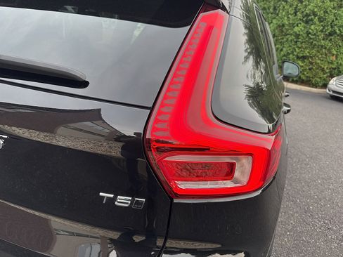 Used 2020 Volvo XC40 T5 Momentum w/ Protection Package Premier AWD/4WD image 19