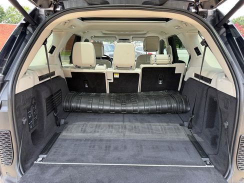 Used 2022 Land Rover Discovery S AWD/4WD image 35