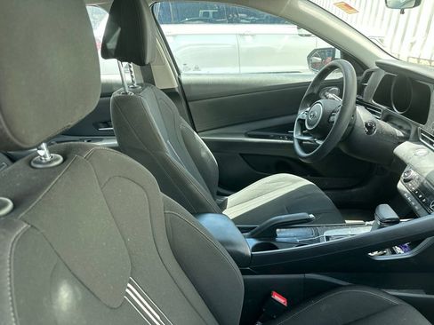 Used 2023 Hyundai Elantra SEL FWD image 9