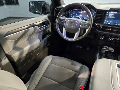 Used 2022 GMC Sierra 1500 SLT w/ SLT Convenience Package AWD/4WD image 9