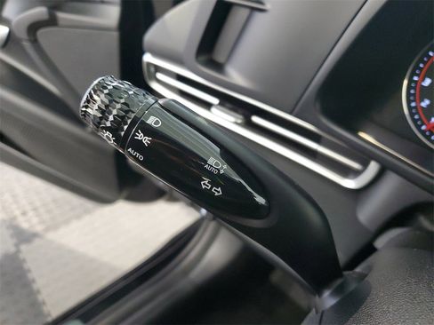 Used 2022 Hyundai Elantra SE image 29