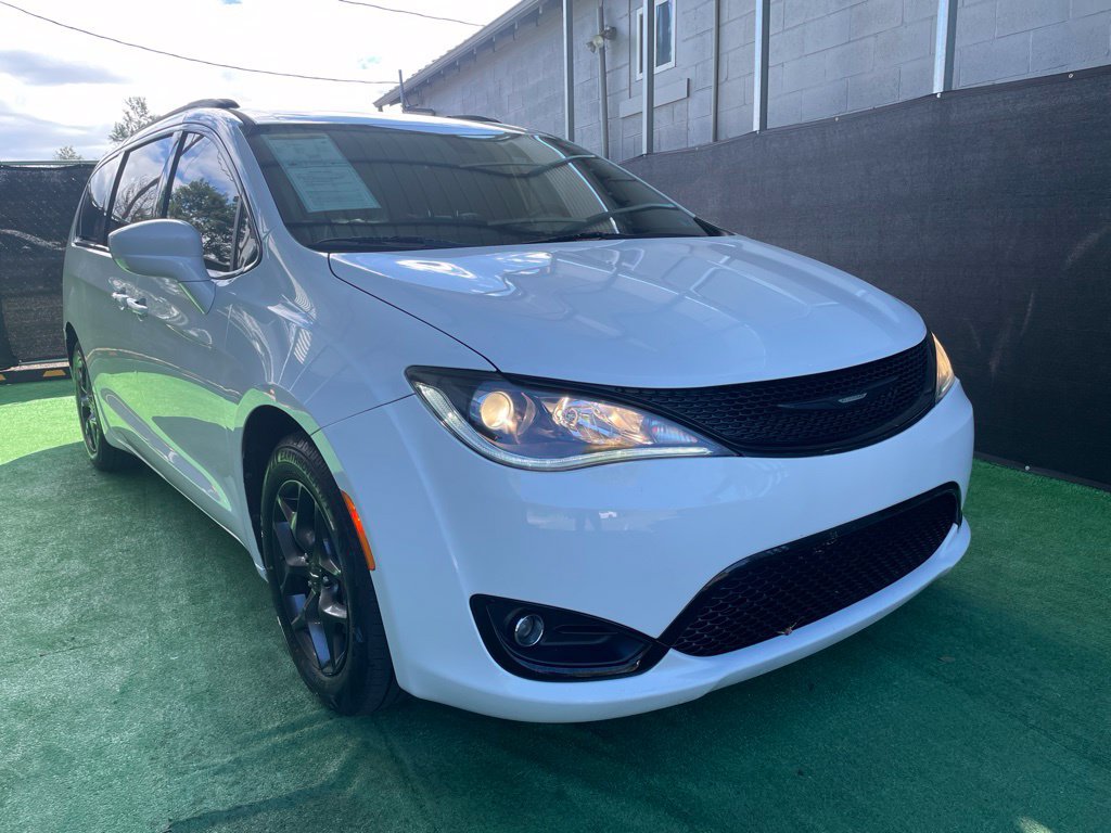 Used 2019 Chrysler Pacifica Touring-L Plus w/ S Appearance Package FWD image 1
