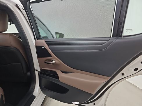 Used 2024 Lexus ES 350 Ultra Luxury w/ Accessory Package (Z1) image 28