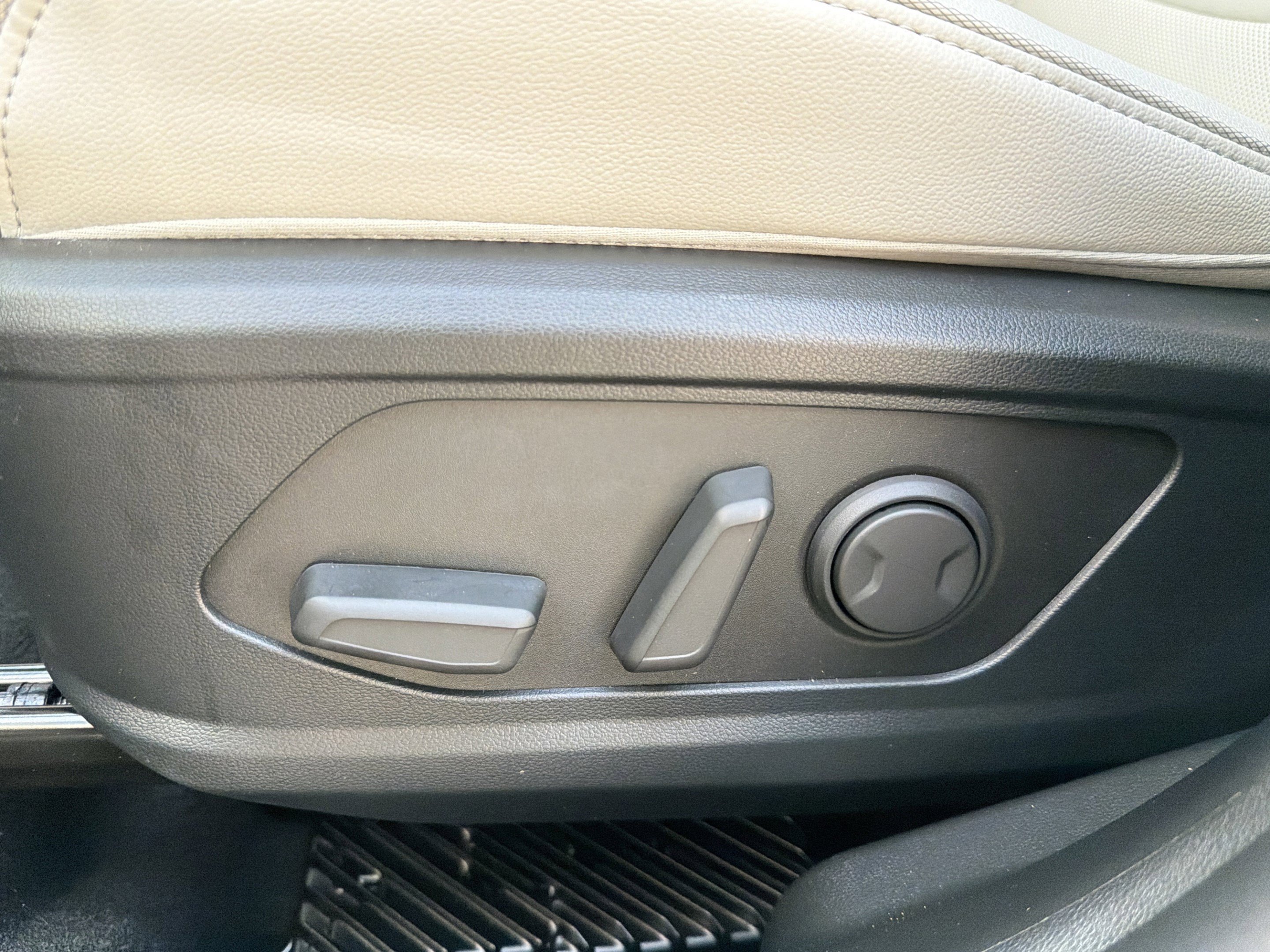 New 2026 Hyundai Tucson Limited FWD image 11