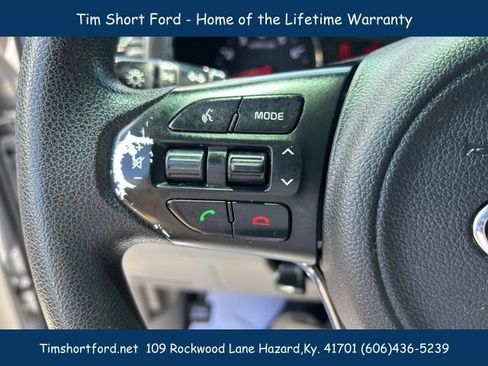 Used 2017 Kia Sedona LX image 15