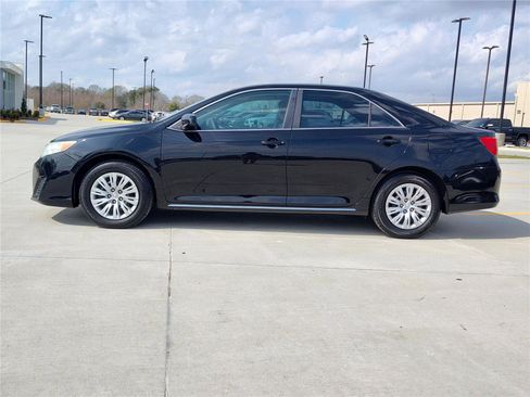Used 2014 Toyota Camry LE image 3