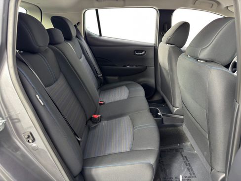 Used 2025 Nissan Leaf S image 31