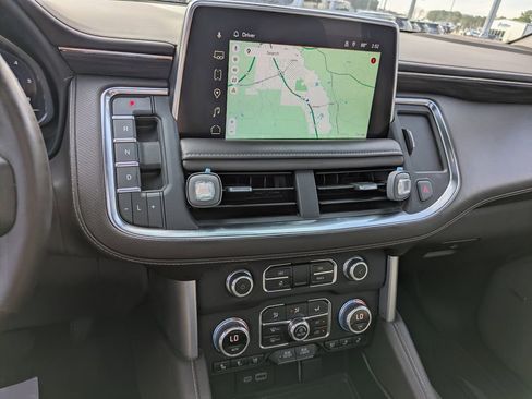 Used 2023 GMC Yukon XL SLT w/ SLT Premium Package image 16