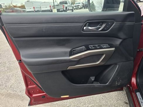 Used 2022 Nissan Pathfinder Platinum image 9