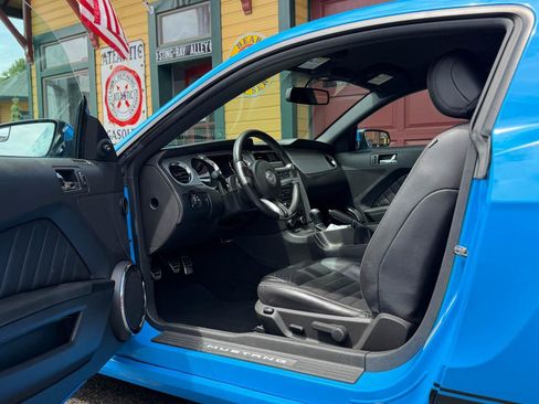 Used 2013 Ford Mustang GT Premium RWD image 16