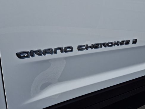 New 2026 Jeep Grand Cherokee Limited AWD/4WD image 19