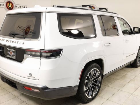 Used 2022 Jeep Grand Wagoneer Series III w/ Rear Seat Video Group 1 image 3