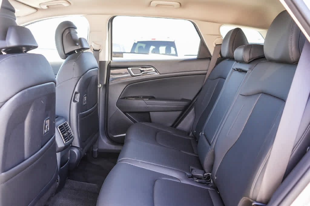 Used 2024 Kia Sportage EX FWD image 18
