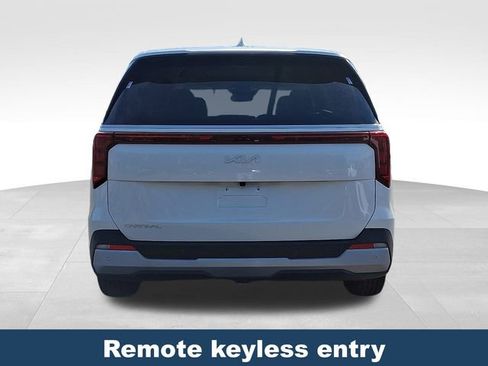 Used 2025 Kia Carnival FWD image 6