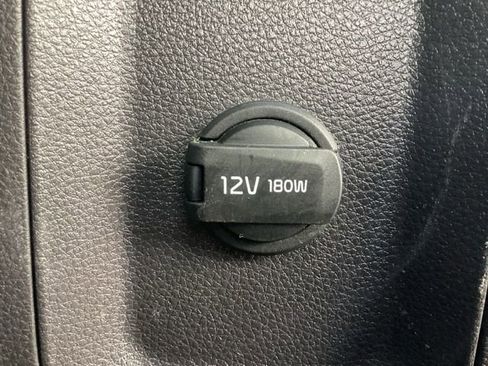 Used 2023 Kia Carnival LX FWD image 12