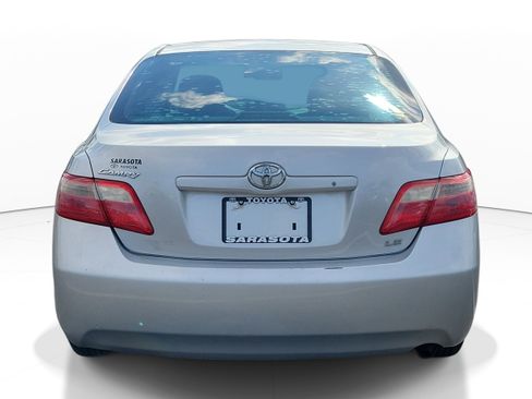 Used 2009 Toyota Camry LE FWD image 5