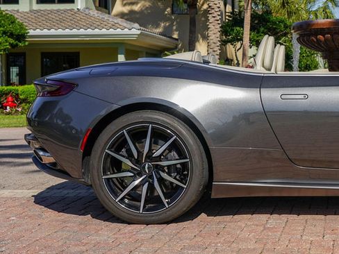Used 2020 Aston Martin DB11 Volante image 10