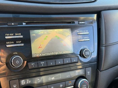 Used 2017 Nissan Rogue SV FWD image 22