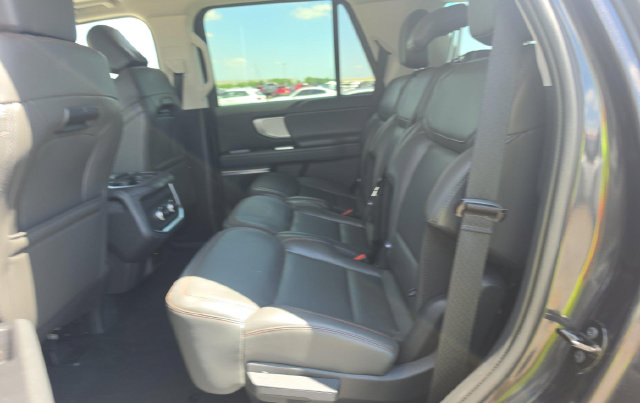 Used 2025 Ford Expedition Active AWD/4WD image 9