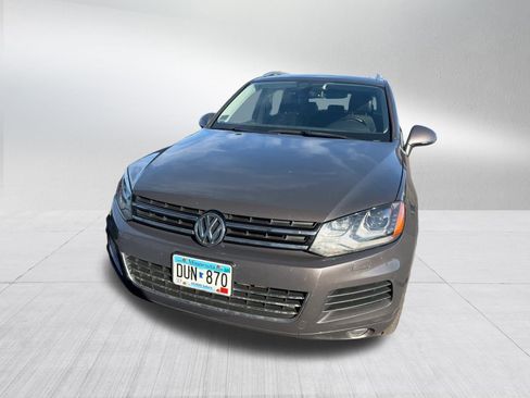 Used 2012 Volkswagen Touareg TDI image 2