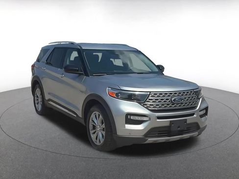 Used 2024 Ford Explorer Limited RWD image 3