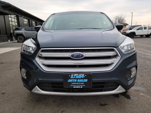 Used 2019 Ford Escape SE image 2