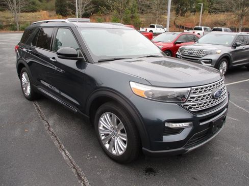 Used 2023 Ford Explorer Limited w/ Limited Technology Package image 2