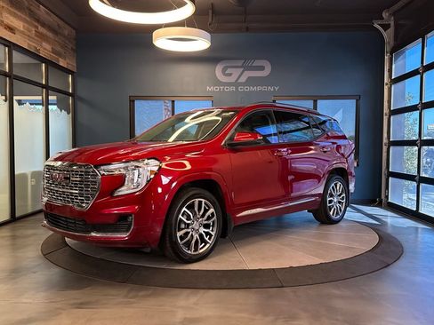 Used 2024 GMC Terrain Denali w/ Denali Premium Package AWD/4WD image 7