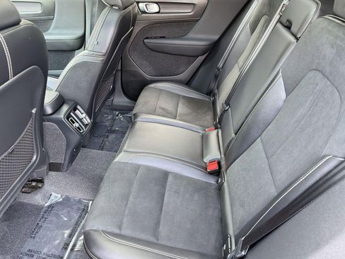 Used 2022 Volvo XC40 T5 R-Design w/ Advanced Package AWD/4WD image 25