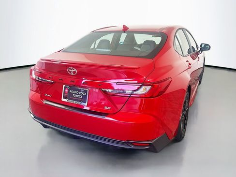 Used 2025 Toyota Camry SE image 5