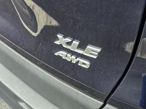 Used 2022 Toyota RAV4 XLE AWD/4WD image 11