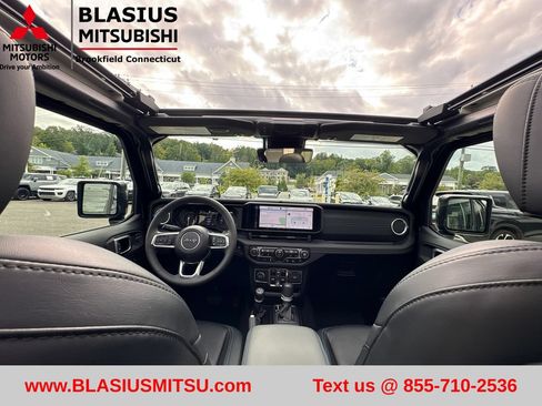 Used 2024 Jeep Wrangler High Altitude AWD/4WD image 37