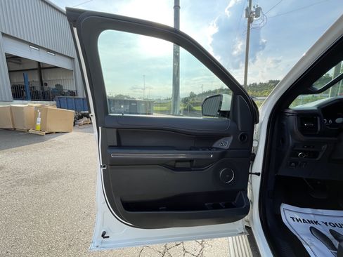 Used 2024 Ford Expedition Limited AWD/4WD image 12