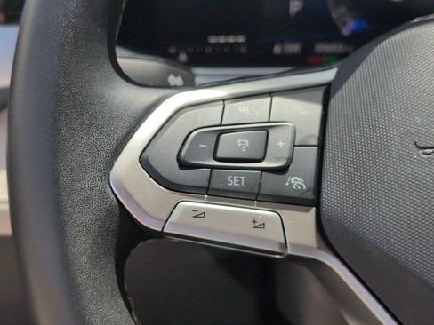 Used 2025 Volkswagen Taos SE AWD/4WD image 20
