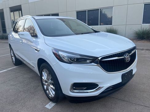 Used 2019 Buick Enclave Essence image 2