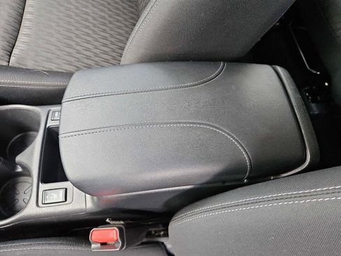 Used 2018 Nissan Rogue SV image 13