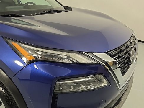 Used 2021 Nissan Rogue SL w/ Premium Package image 11