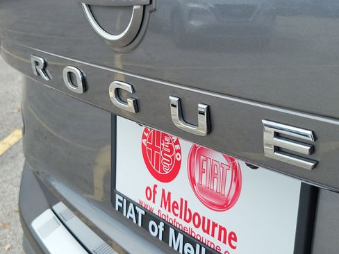 Used 2022 Nissan Rogue SV image 8