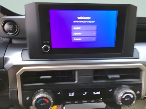 Certified 2025 Toyota Tacoma SR5 AWD/4WD image 19