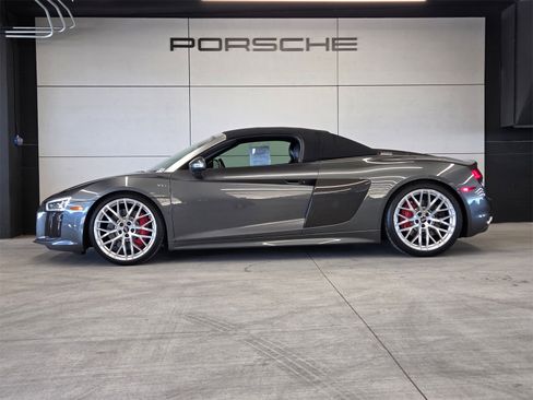 Used 2017 Audi R8 V10 image 2