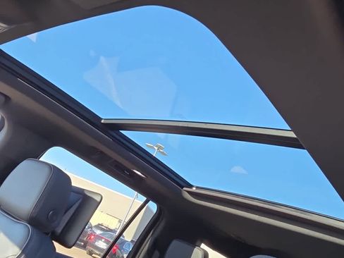 Used 2025 GMC Yukon XL Denali w/ Denali Reserve Package image 9