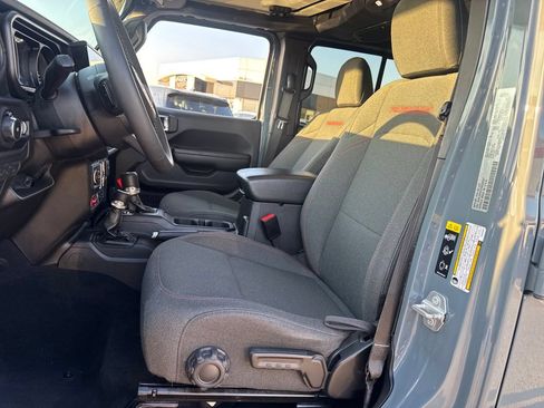 Used 2025 Jeep Wrangler Unlimited Rubicon AWD/4WD image 15