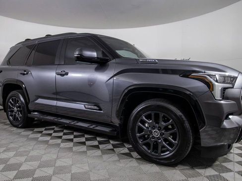 Used 2024 Toyota Sequoia Platinum image 3